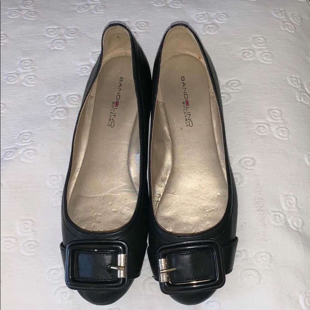 Bandolino flexible flats